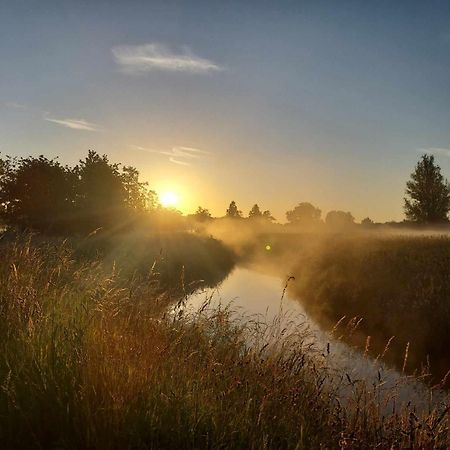 Rustig Gelegen Chalet Kapeki Met Tuin Aan Het Water Vila Geel Exterior foto