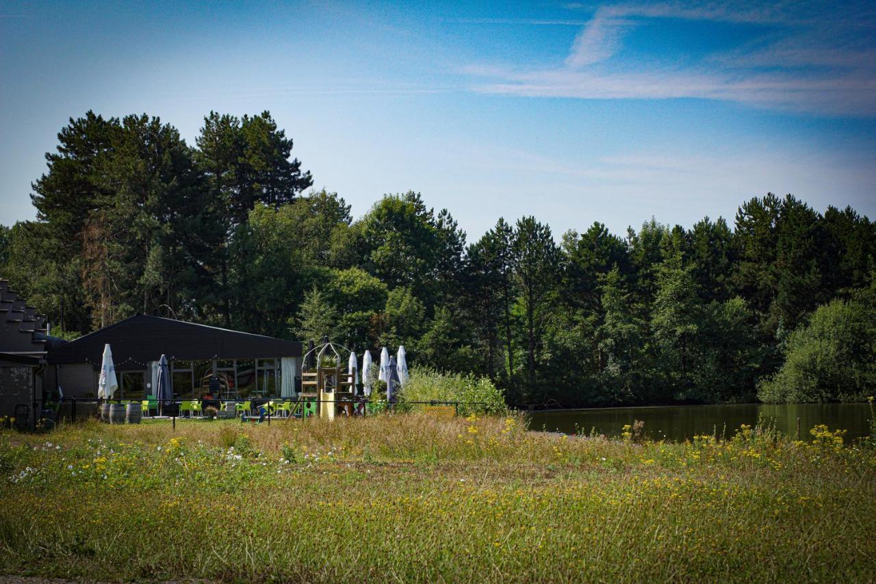 Rustig Gelegen Chalet Kapeki Met Tuin Aan Het Water Vila Geel Exterior foto