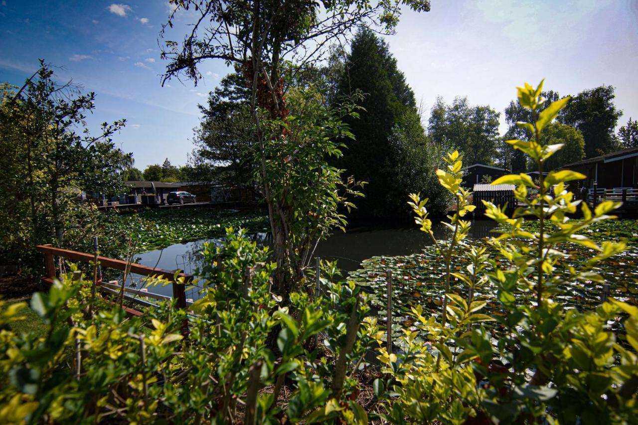 Rustig Gelegen Chalet Kapeki Met Tuin Aan Het Water Vila Geel Exterior foto