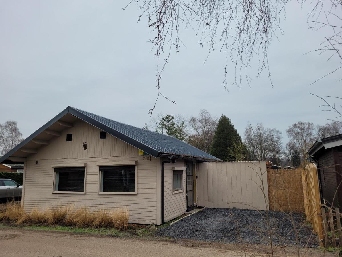 Rustig Gelegen Chalet Kapeki Met Tuin Aan Het Water Vila Geel Exterior foto